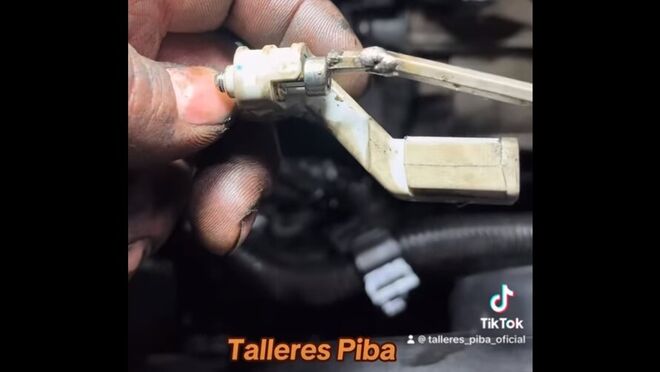 El truco de Talleres Piba para sustituir el sensor de revoluciones del cigüeñal sin redondear el tornillo