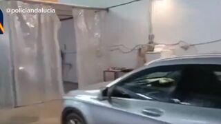 Clausurado en Jaén un taller ilegal con varios plásticos como cabina de pintura