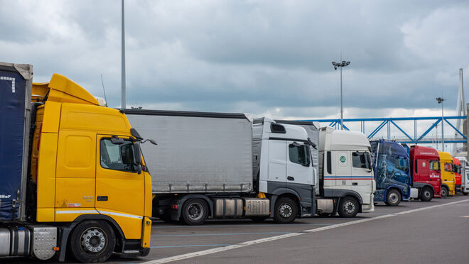 El Europarlamento aprueba el duro Reglamento de emisiones para camiones sin enterrar el motor de combustión