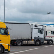 El Europarlamento aprueba el duro Reglamento de emisiones para camiones sin enterrar el motor de combustión