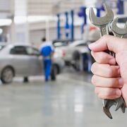Condenan a un cliente a pagar más de 5.500 euros por no retirar su coche del taller en 184 días