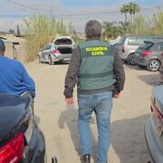 Desmantelan dos talleres ilegales en Murcia que pintaban vehículos con "métodos rudimentarios"